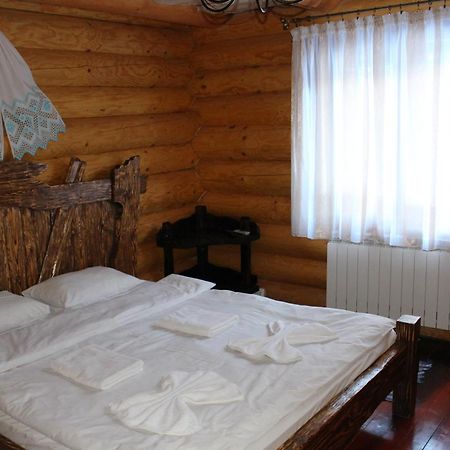 Hotel Berloga-Sinevir Synevyrsʼka Polyana المظهر الخارجي الصورة